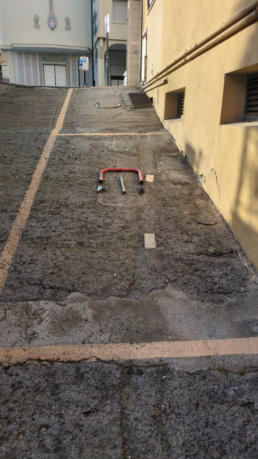 Place de parking découverte — Corso Europa 1 — foto 1