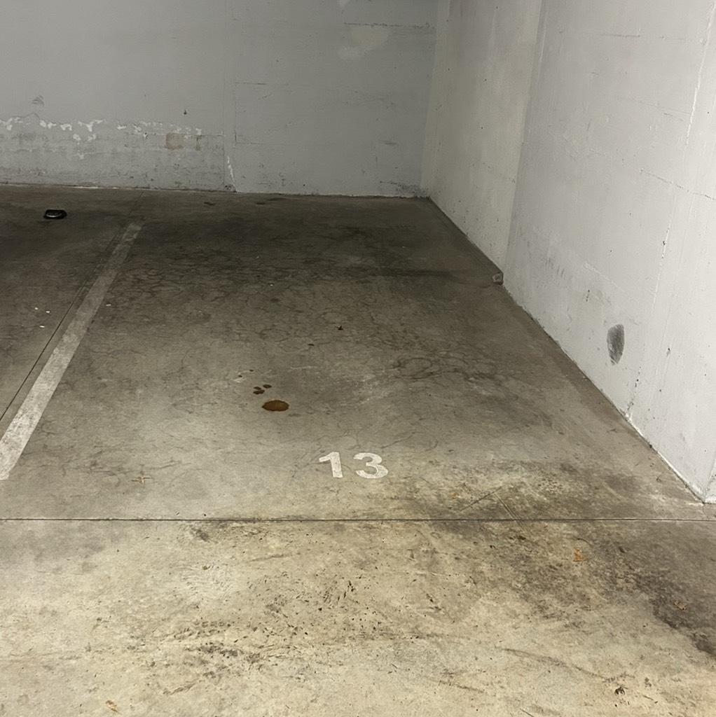 Place de parking couverte — Viale Belfiore 13/A — foto 1