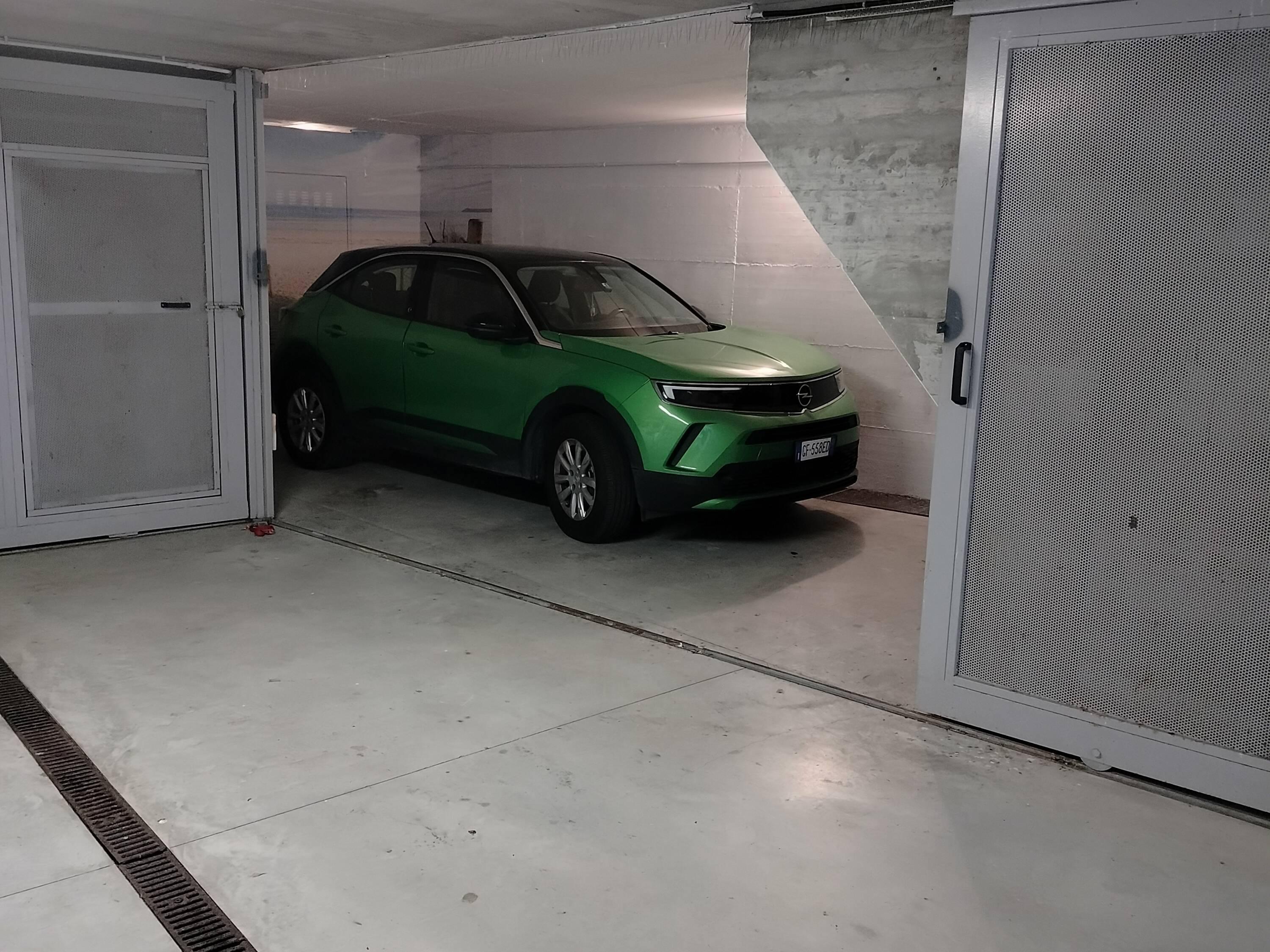 Garage — Via Castagneto 36 — foto 1