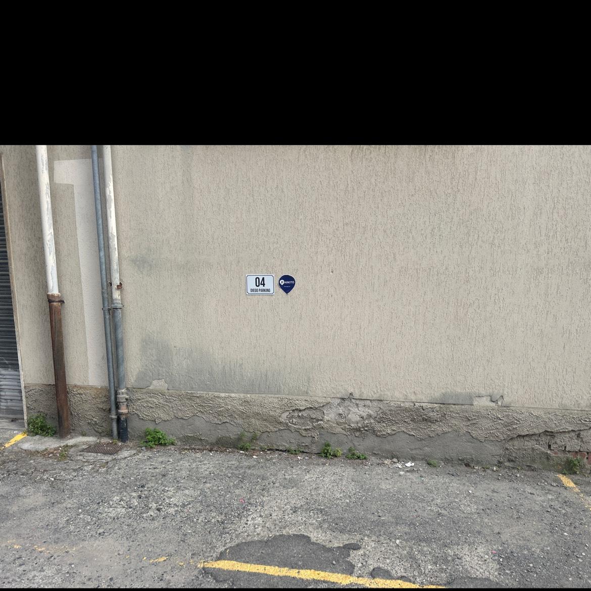 Posto Auto Scoperto — Via Gio Batta Casoni 24 — foto 1