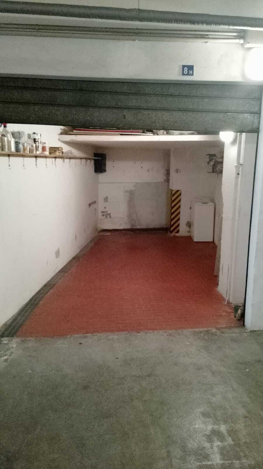 Copertina per Via Castagneto 21