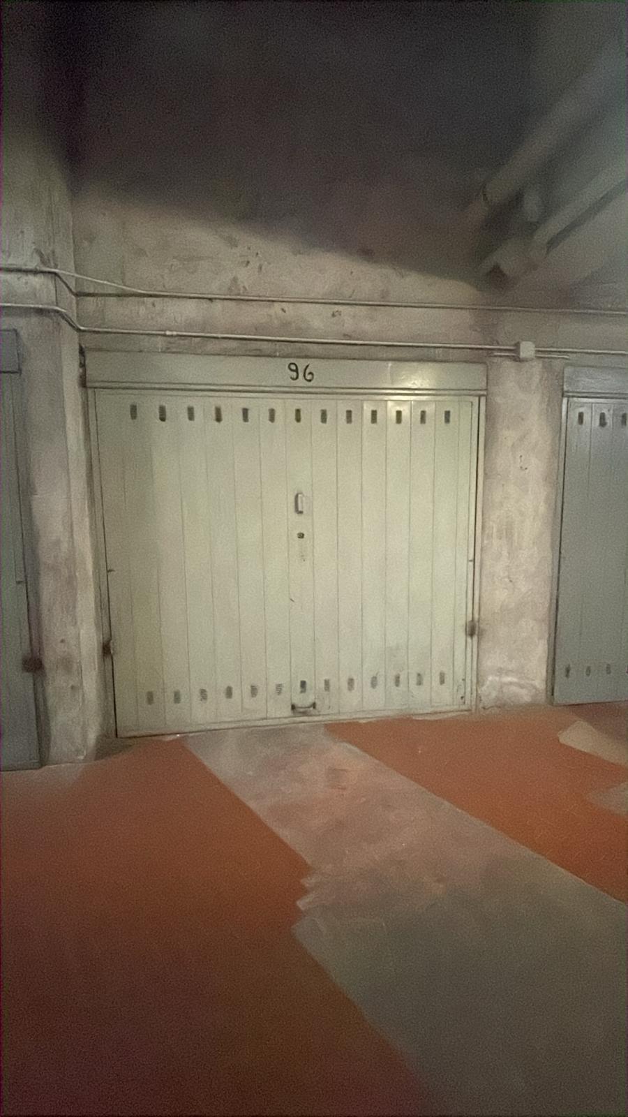 Garage — Viale Giovanni Suzzani 283 — foto 1
