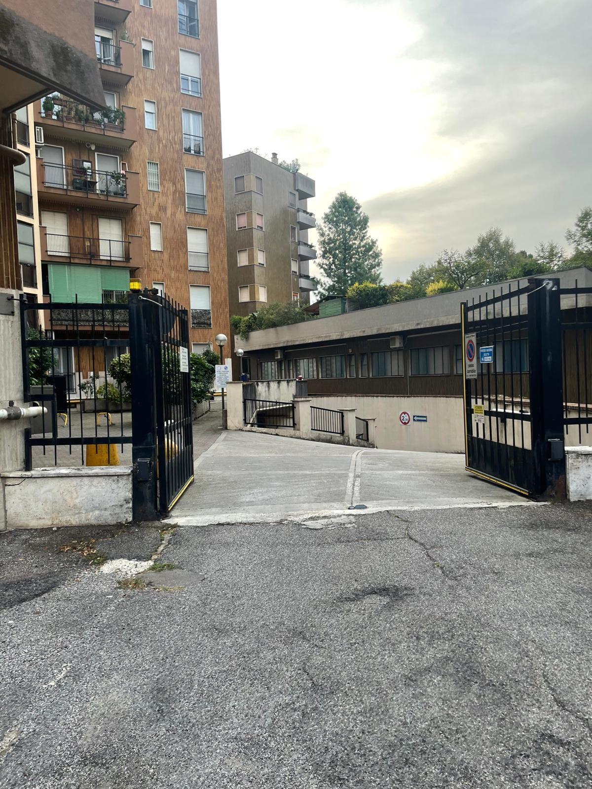 Garage — Viale Giovanni Suzzani 283 — foto 3