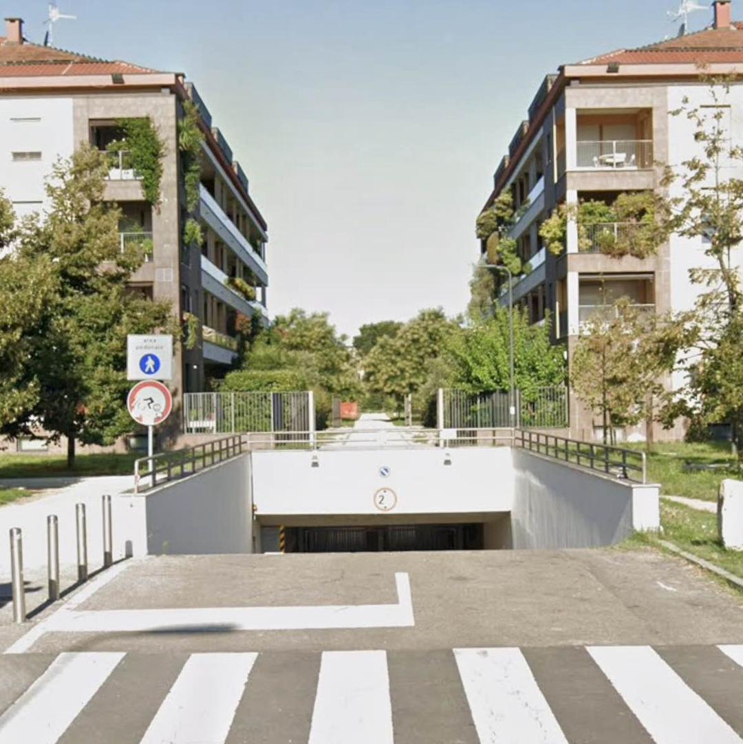 Copertina per Via Giovanni Segantini 24