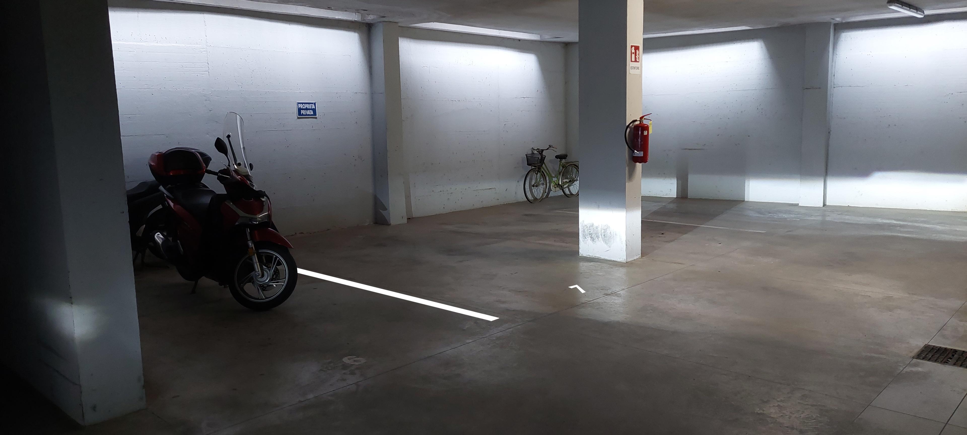 Place de parking couverte — Viale Belfiore 13/A — foto 1