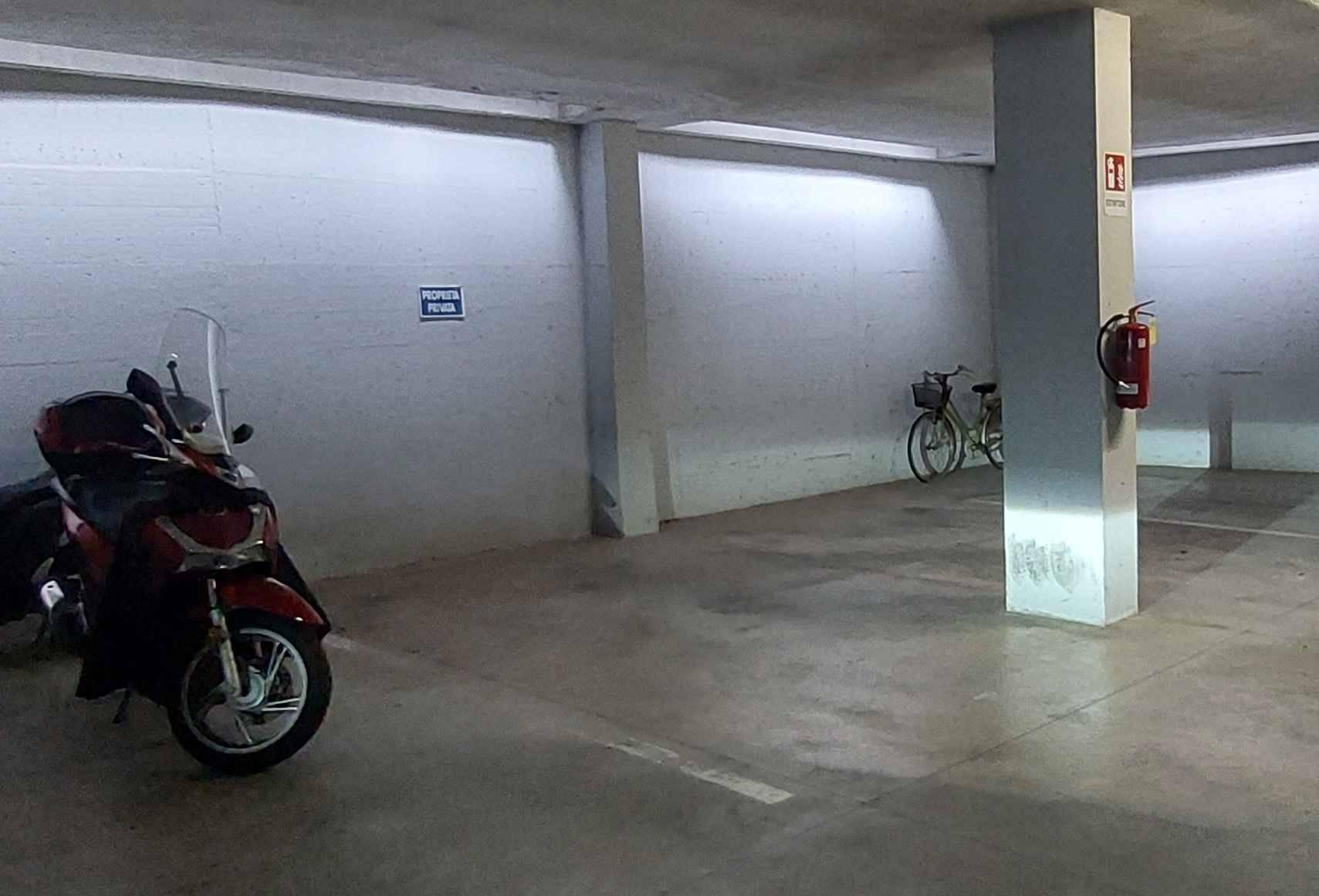 Place de parking couverte — Viale Belfiore 13/A — foto 2