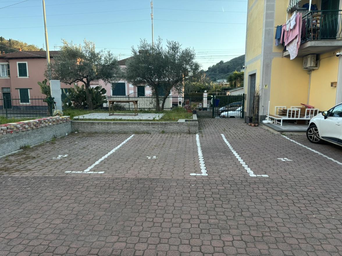 Unüberdachter Parkplatz — Via Aurelia 73 — foto 3