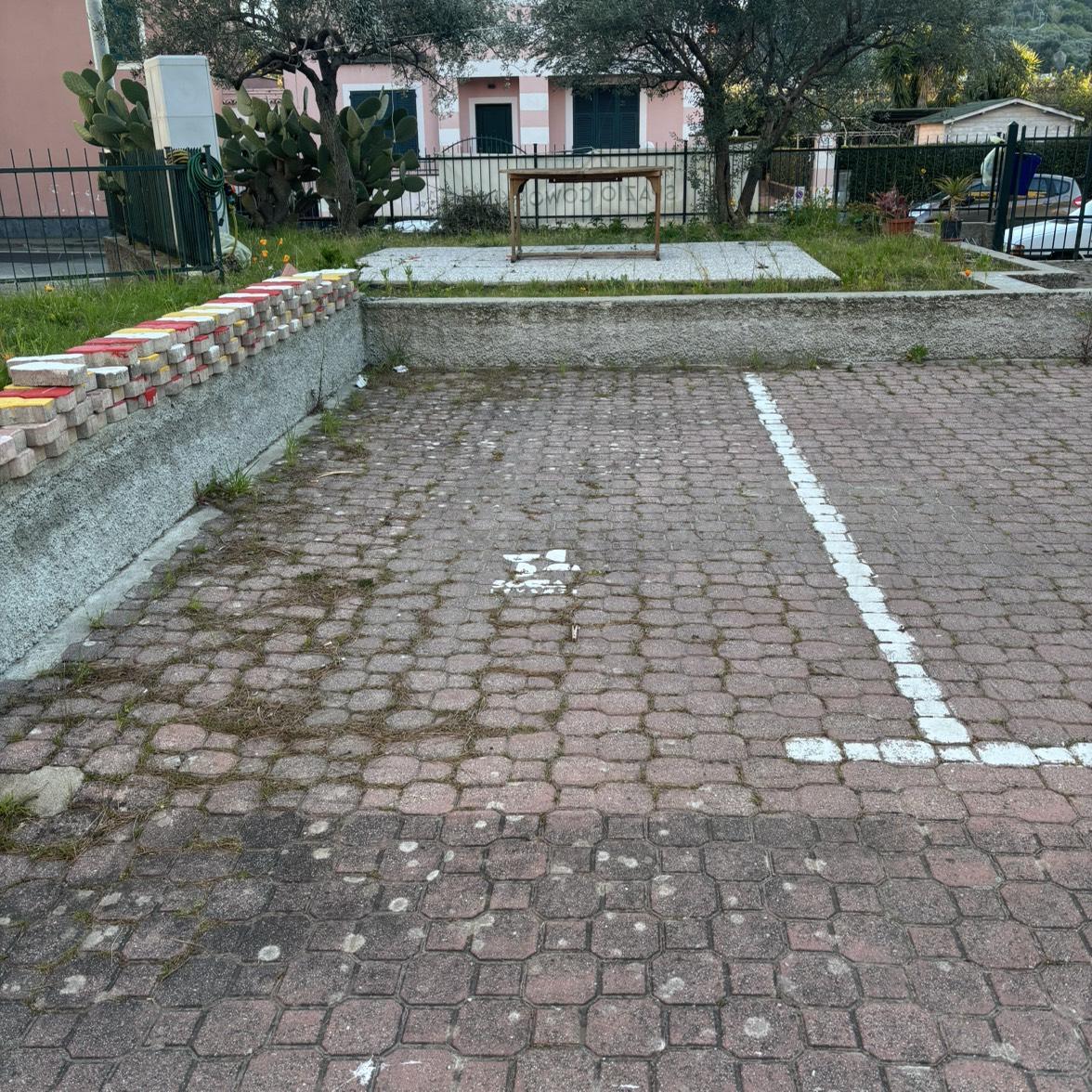 Unüberdachter Parkplatz — Via Aurelia 73 — foto 5