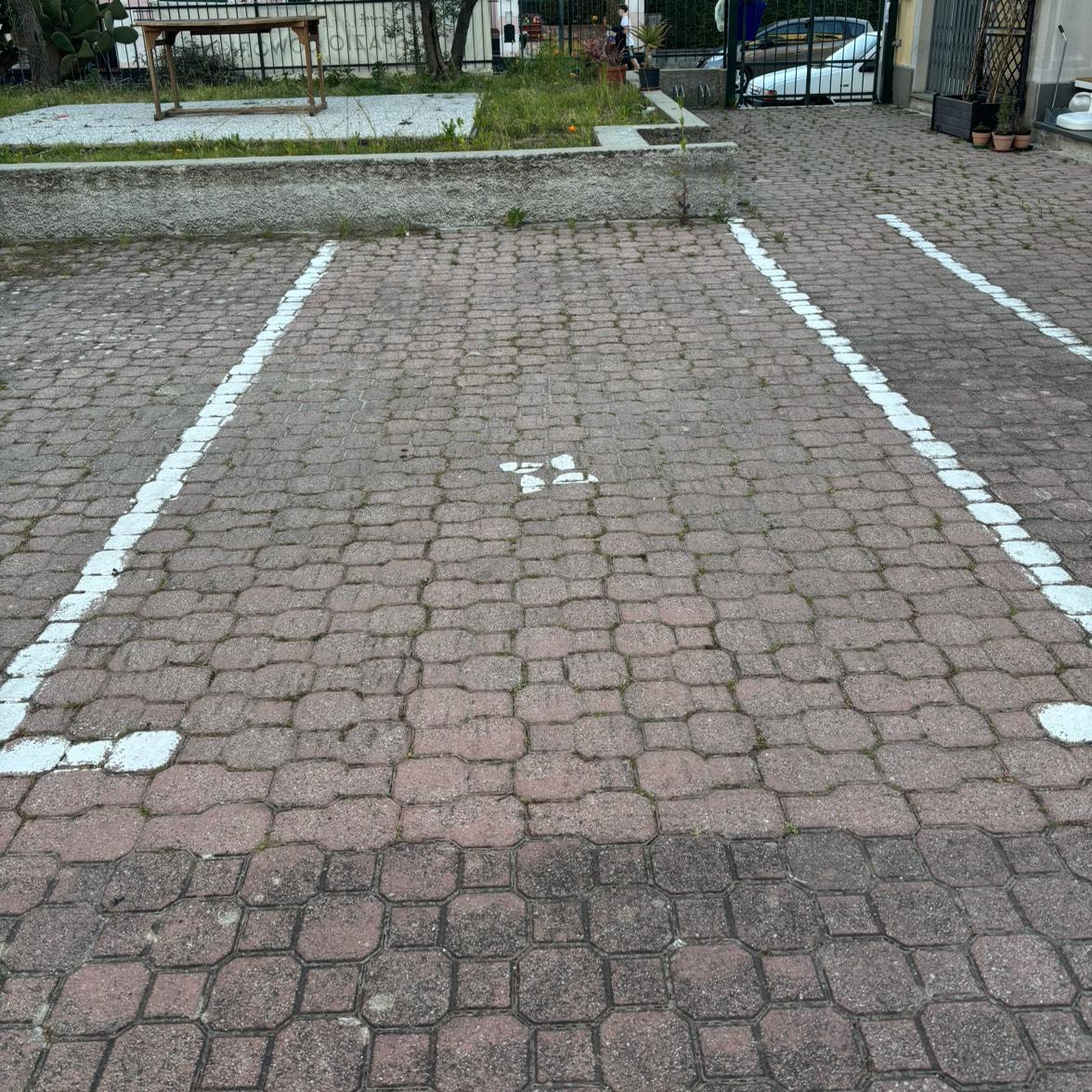 Unüberdachter Parkplatz — Via Aurelia 73 — foto 1