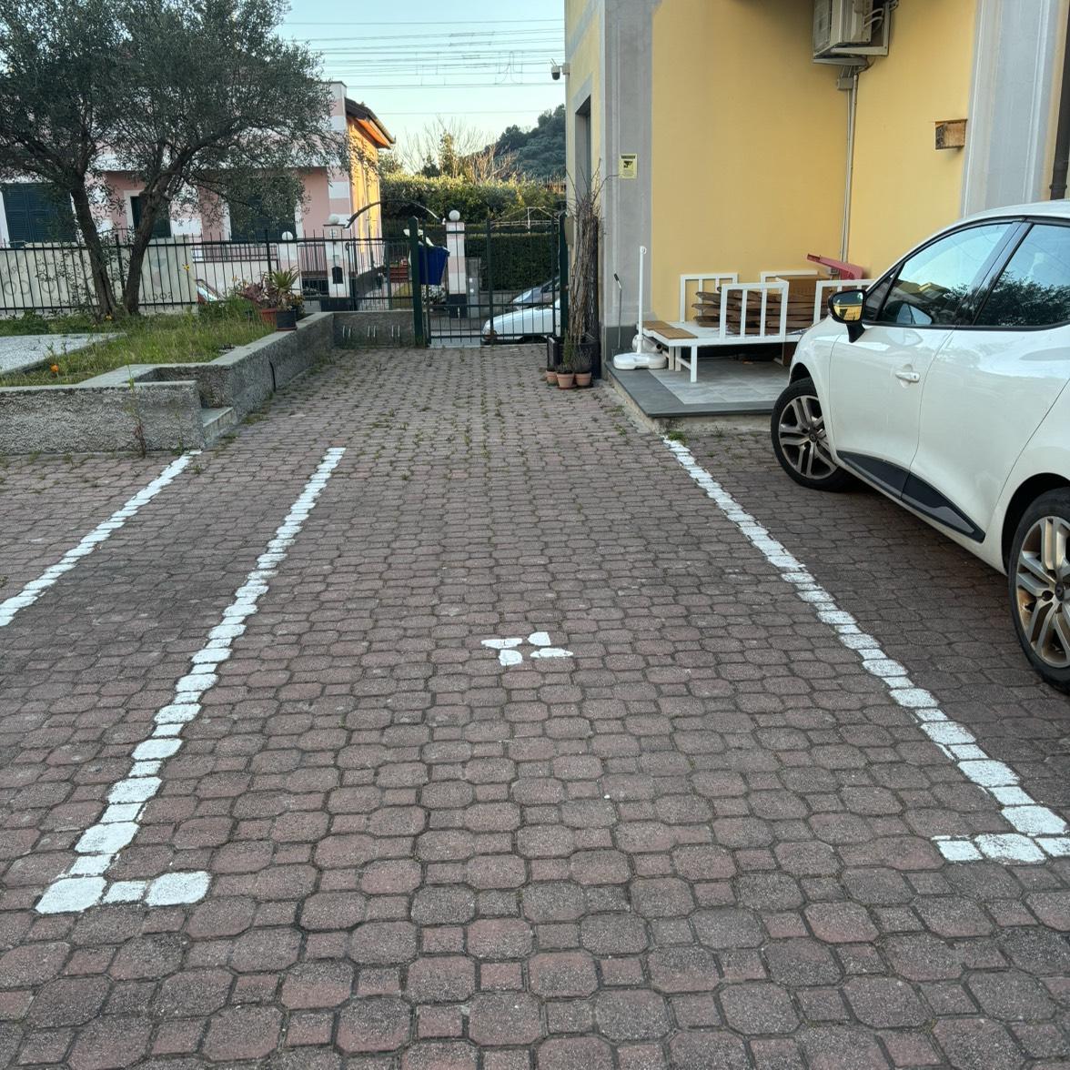 Unüberdachter Parkplatz — Via Aurelia 73 — foto 1
