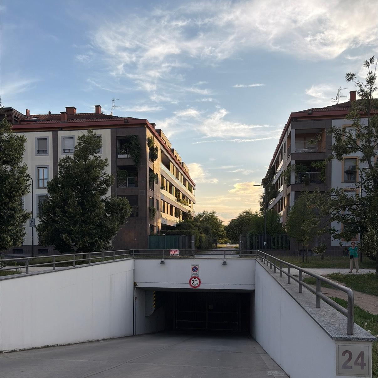 Garage — Via Giovanni Segantini 24 — foto 1