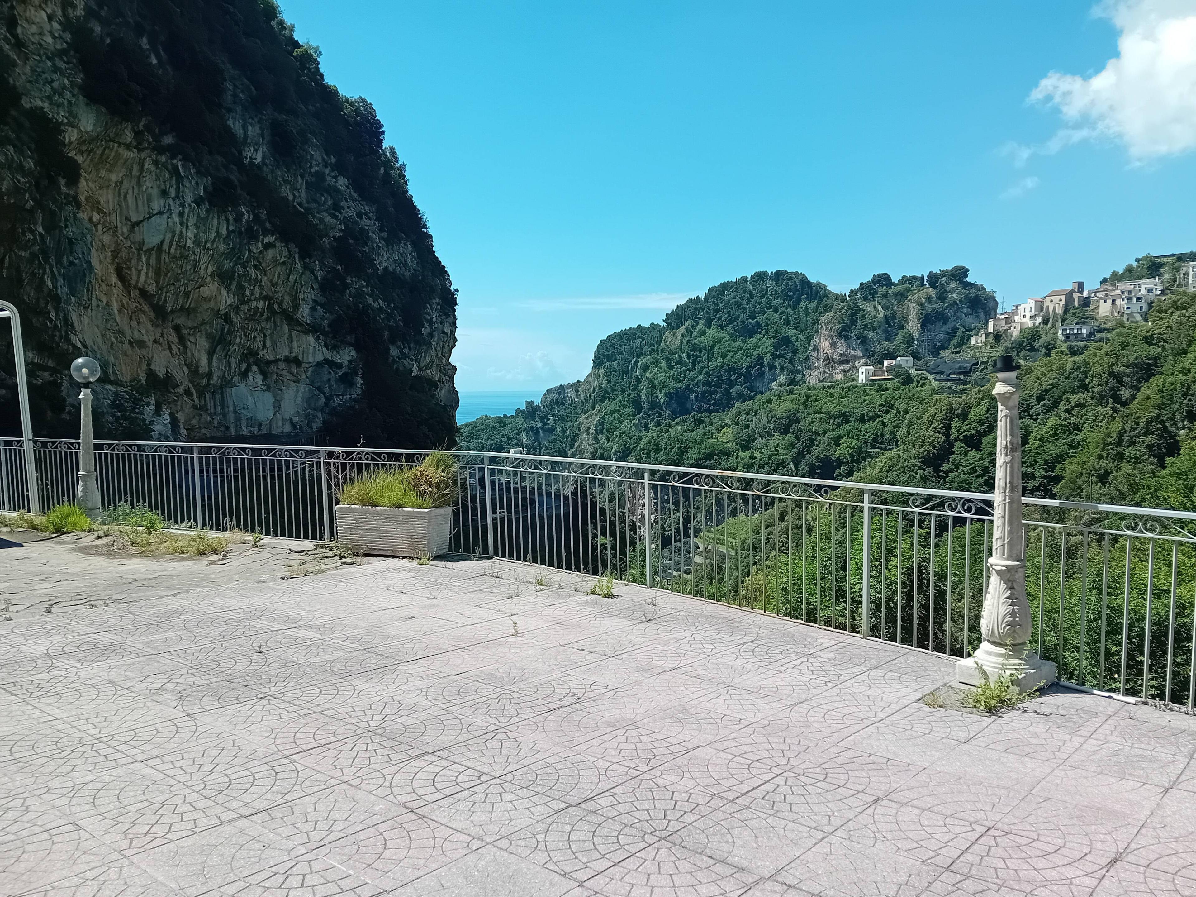 Plaza de aparcamiento descubierta — Via Santa Chiara 5 — foto 1