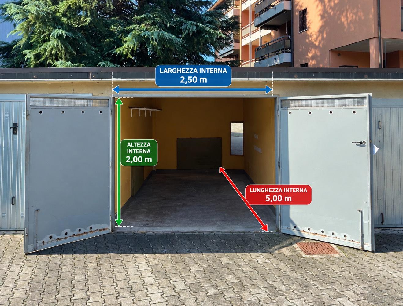 Covered parking space — Via Novara 123 — foto 1